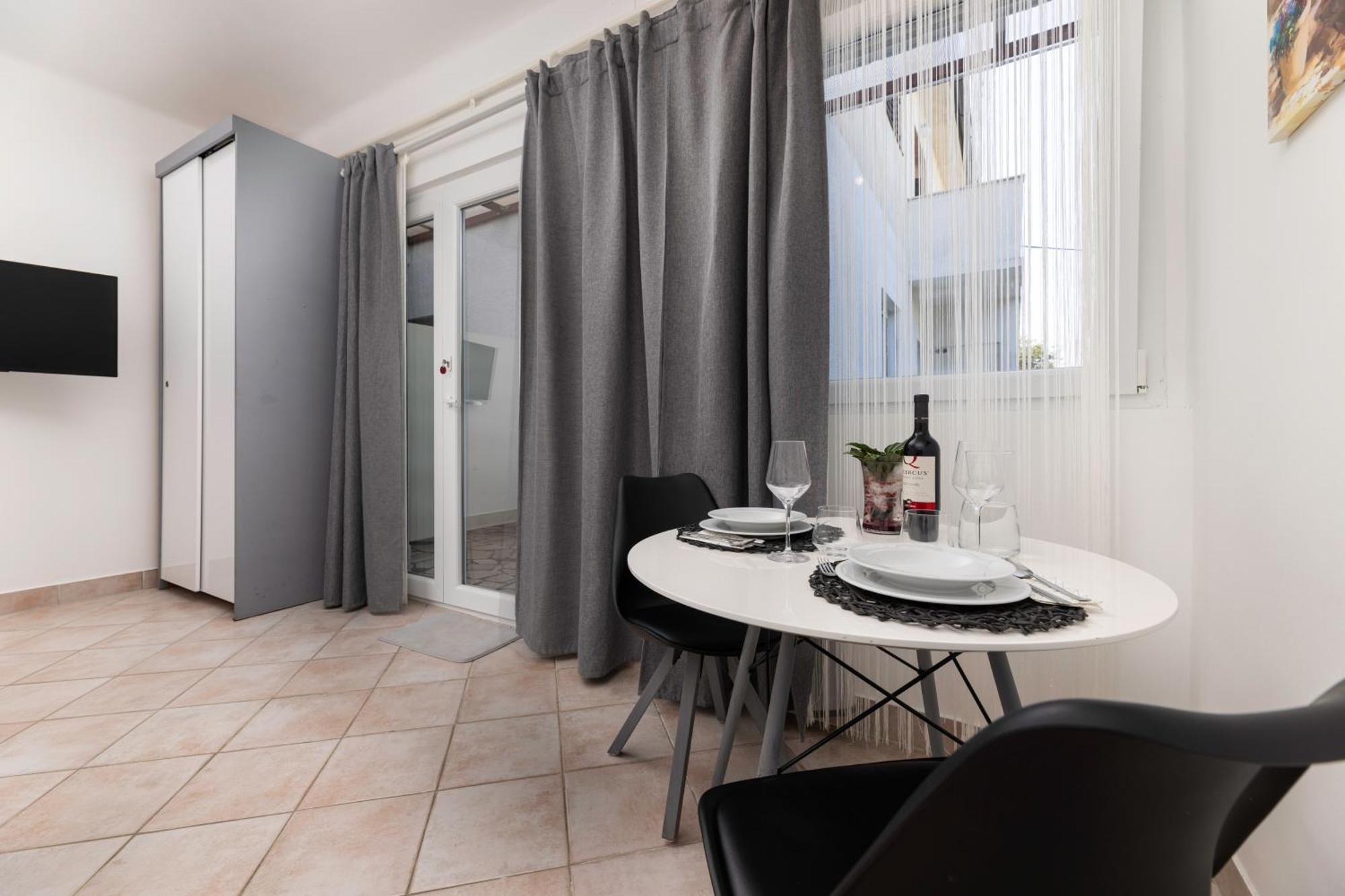 Apartments Lacrima Šilo 外观 照片