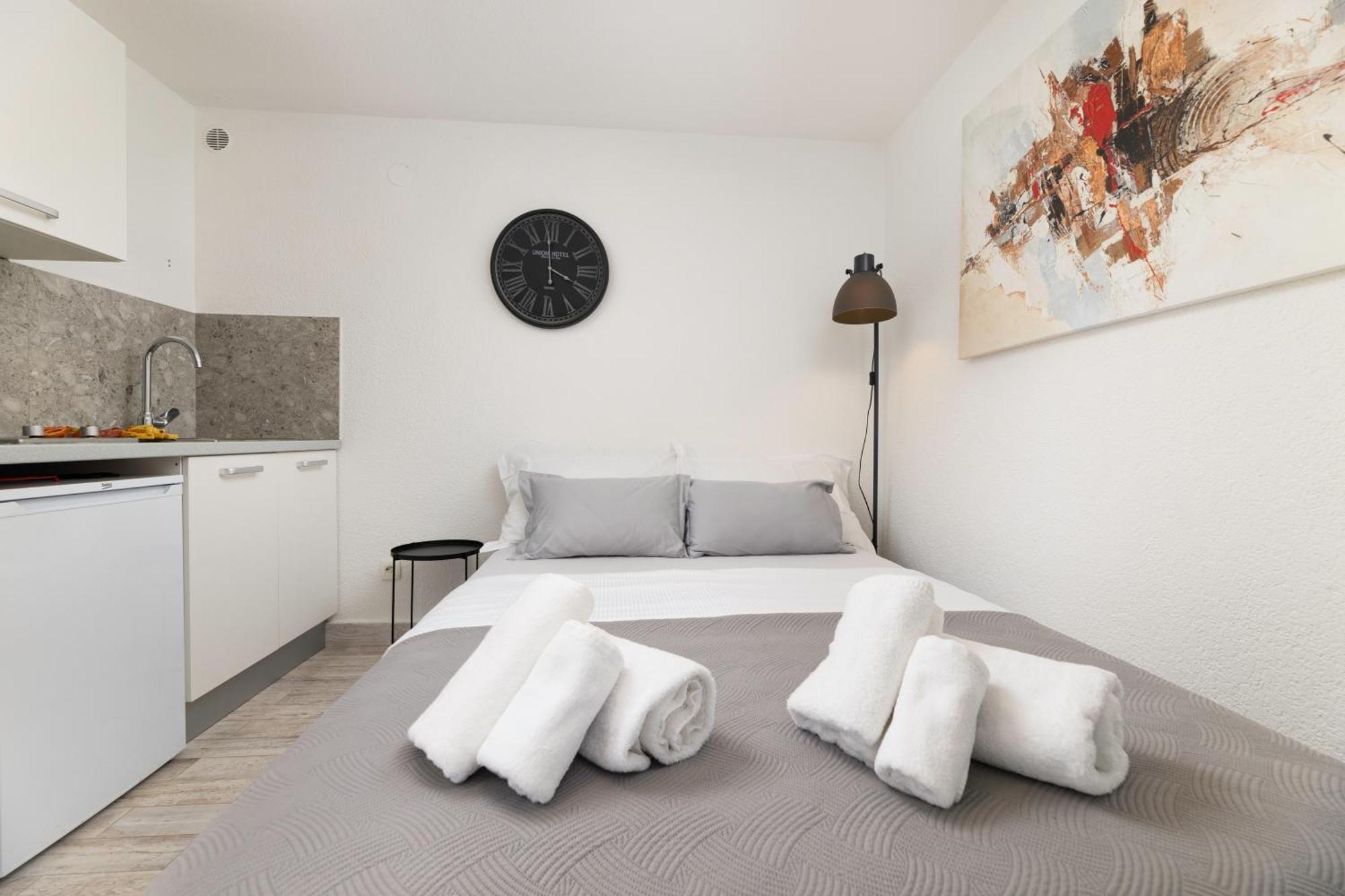 Apartments Lacrima Šilo 外观 照片